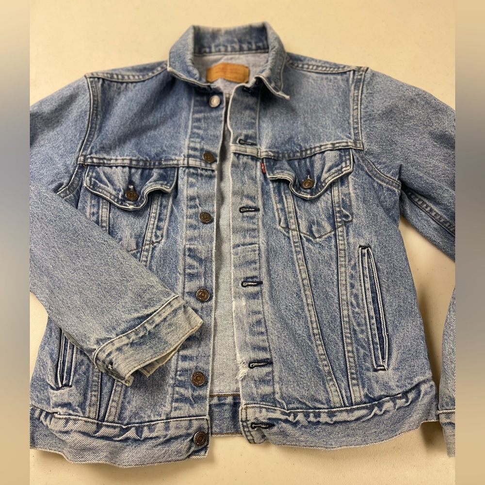 Vintage Levi’s denim jacket, size 38